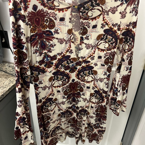 NWOT VENUS paisley dress. - Picture 11 of 16